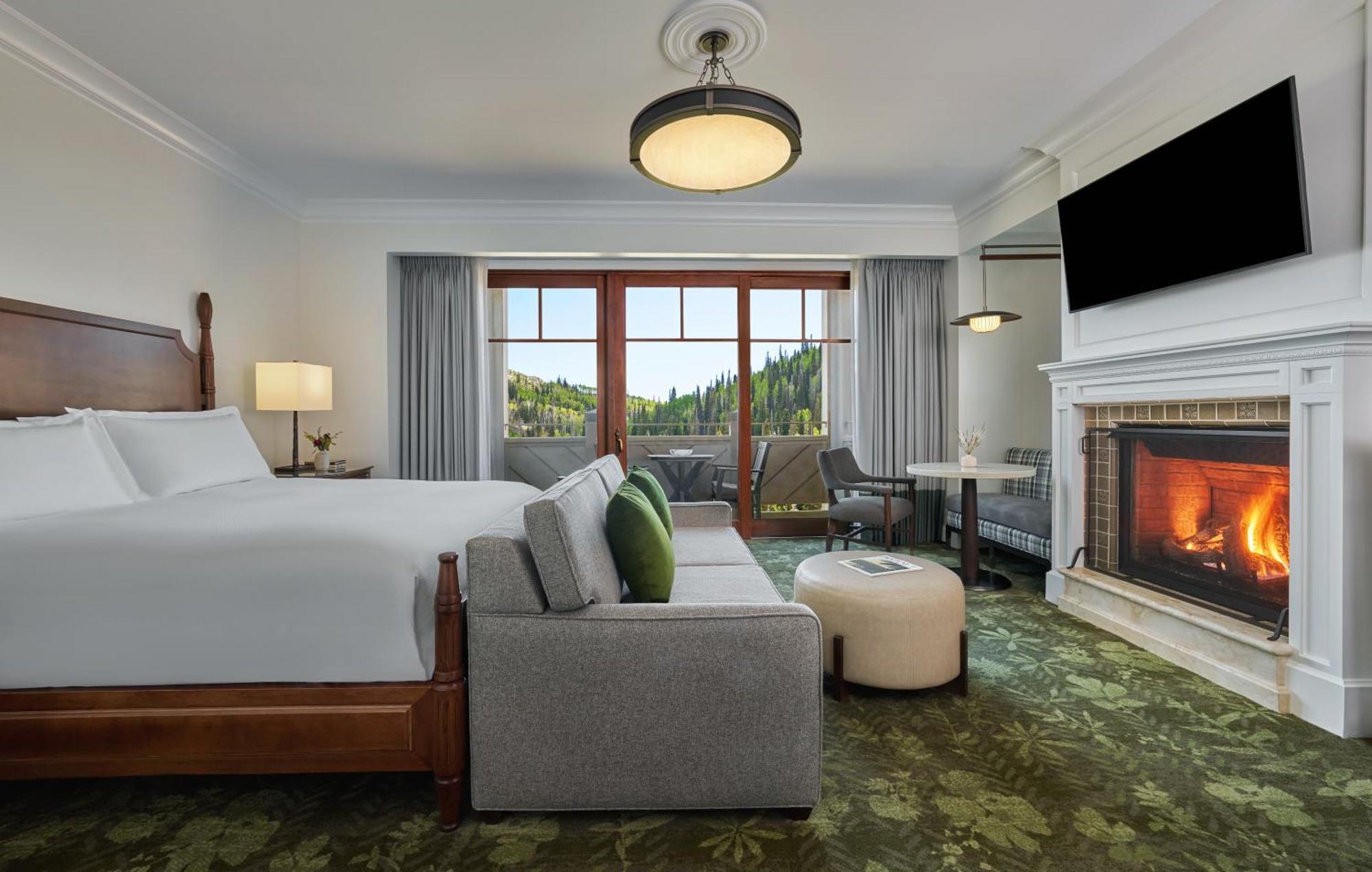 Zimmer mit Kingsize-Bett und Aussicht